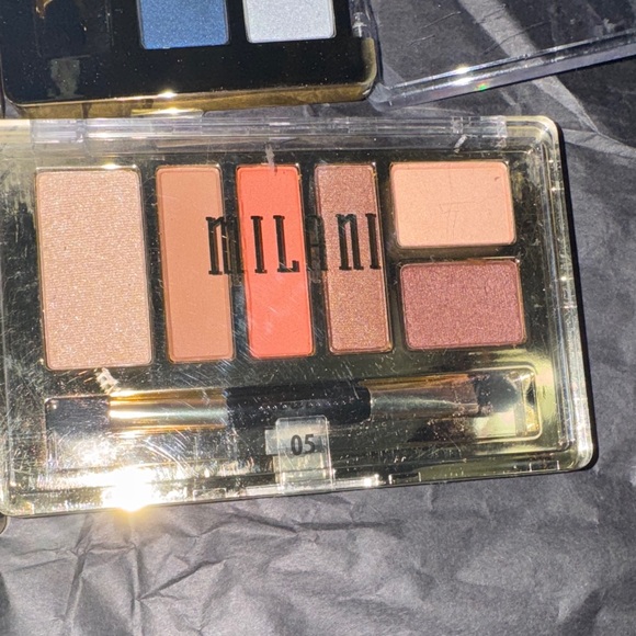 Milani Eyeshadow Palette - Picture 4 of 4